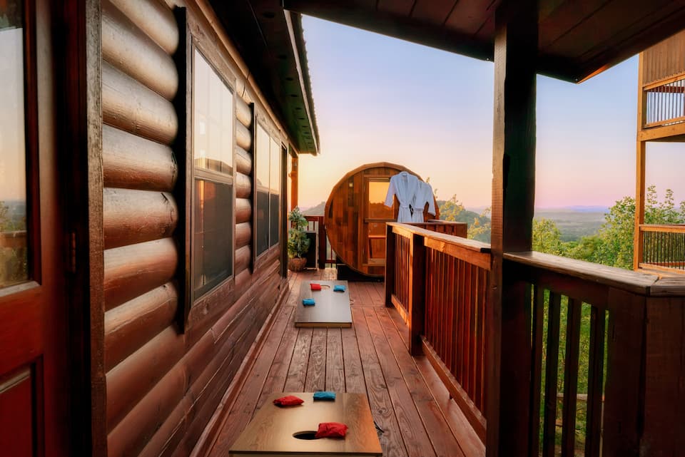 A romantic treehouse in the Smokies, Sevierville, Tennessee, United States, photo 3 of 10