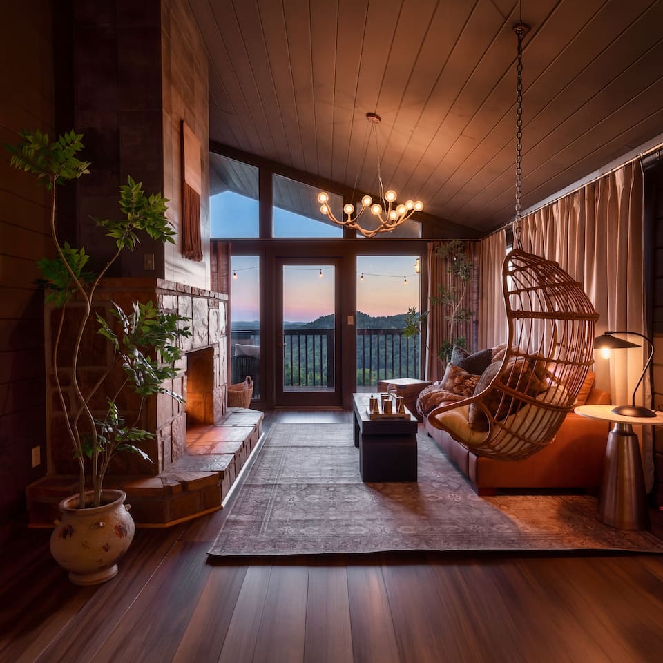 A romantic treehouse in the Smokies, Sevierville, Tennessee, United States, photo 6 of 10