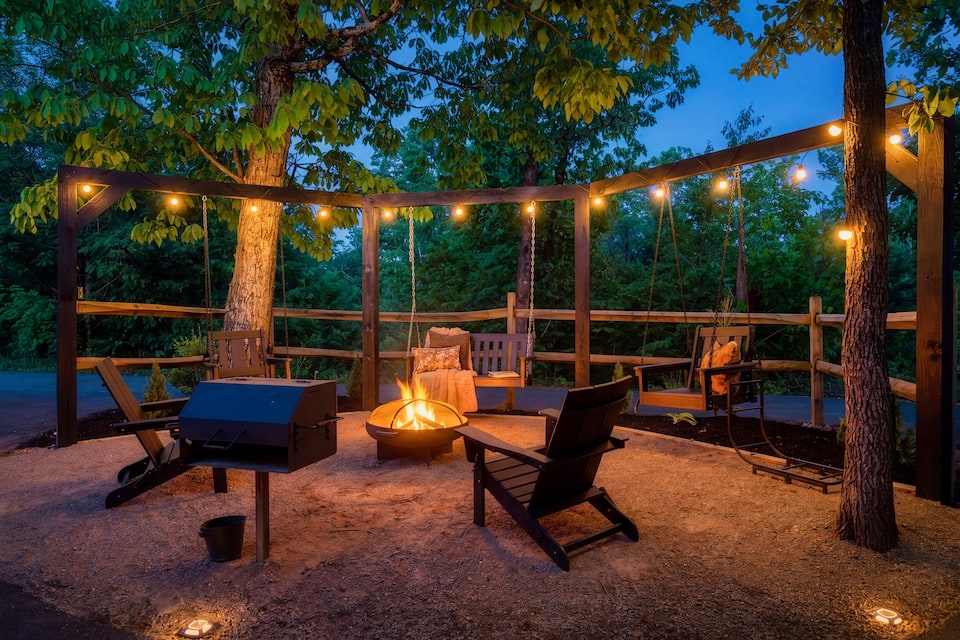 A romantic treehouse in the Smokies, Sevierville, Tennessee, United States, photo 4 of 10