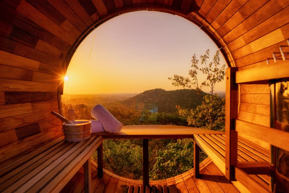 A romantic treehouse in the Smokies, Sevierville, Tennessee, United States, photo 1 of 10