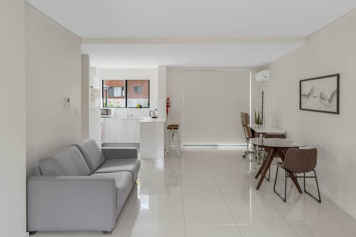 Sun-drenched Sorrell Living: 2br Oasis - M26 - Cumberland, Australia
