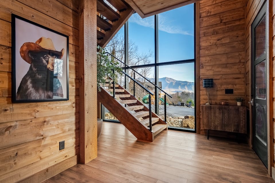 A glass-fronted lodge above Gatlinburg, Gatlinburg, Tennessee, USA, photo 10 of 10