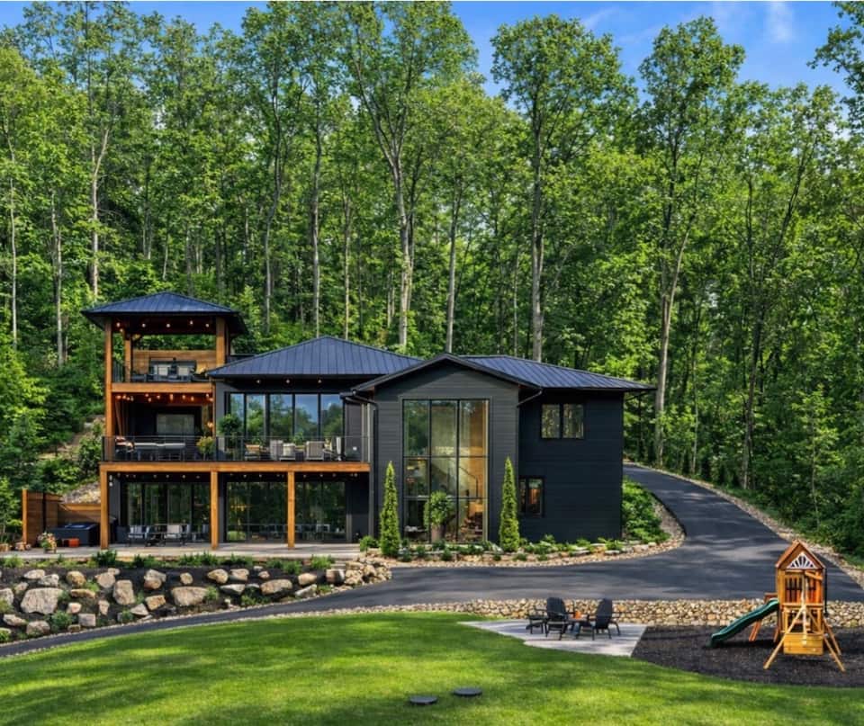 A glass-fronted cabin facing the Smokies, Gatlinburg, Tennessee, United States, photo 1 of 10