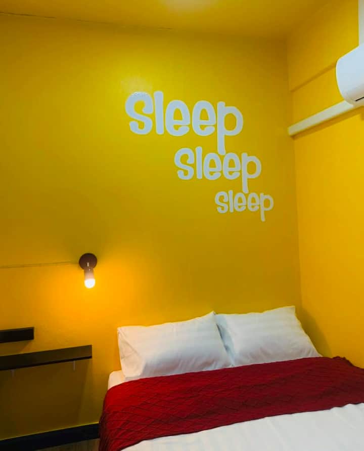 Spálňa na prvom poschodí s manželskou posteľou