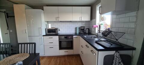 Top Airbnb: Close to Romme Alpin/Nybrobacken, own small cottage in Borlänge