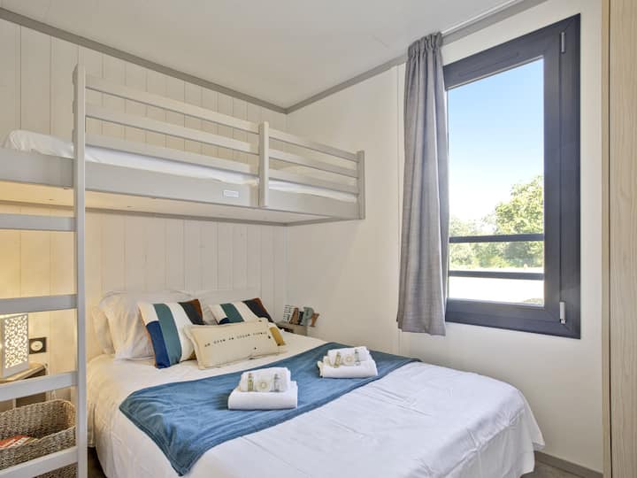 Lit double pour plus de confort et un lit simple (pour enfant) 