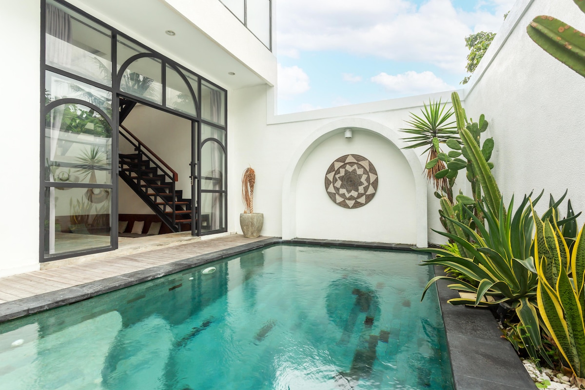 Home in Kuta Utara · ★4.73 · 2 bedrooms · 2 beds · 2 private baths, Airbnb comparable