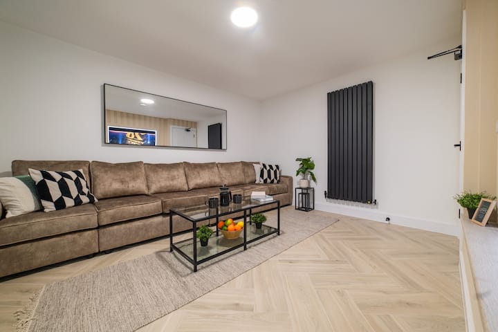 New 6br Cardiff Home. Sleeps 12 Free Parking - Cardiff