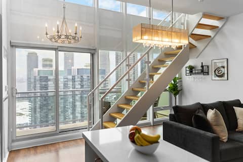 Top performing Airbnb: Lake View Penthouse w/ Jacuzzi & Gym| CNE in Etobicoke—Lakeshore