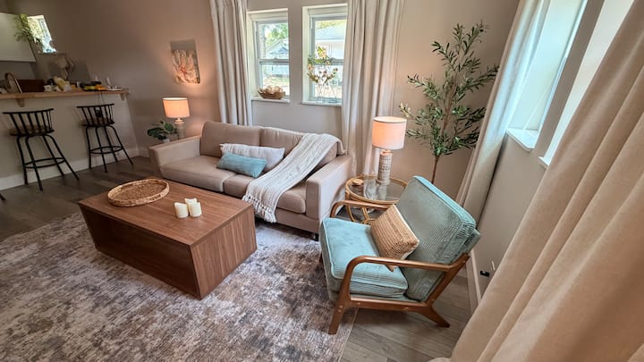 The Ash Street Bungalow - Savannah, GA