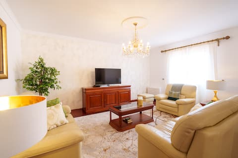 Popular Airbnb listing: Private Heated Pool (30°C) Villa | BBQ & Parking in Imaculado Coração De Maria
