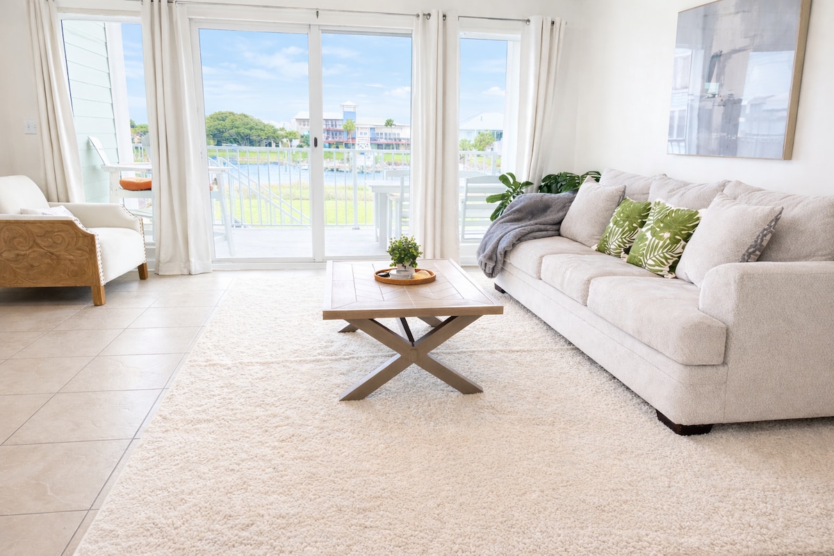 Popular Airbnb listing: Private Beach Retreat / Dock + Kayaks + Bikes in Gulf Breeze