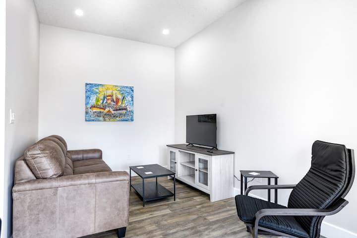 2 Bedroom Stylish Urban Loft Downtown - Port Stanley