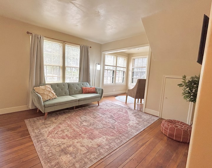 Midtown Cozy Home
3bed/1bath - Mobile, AL