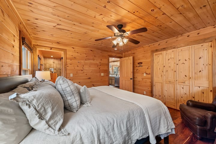 Main Level (2nd Floor) Bedroom