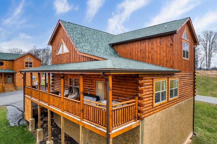 70” TV, 84° Indoor Pool, Hot Tub, Air Hockey, WIFI - Cabins for