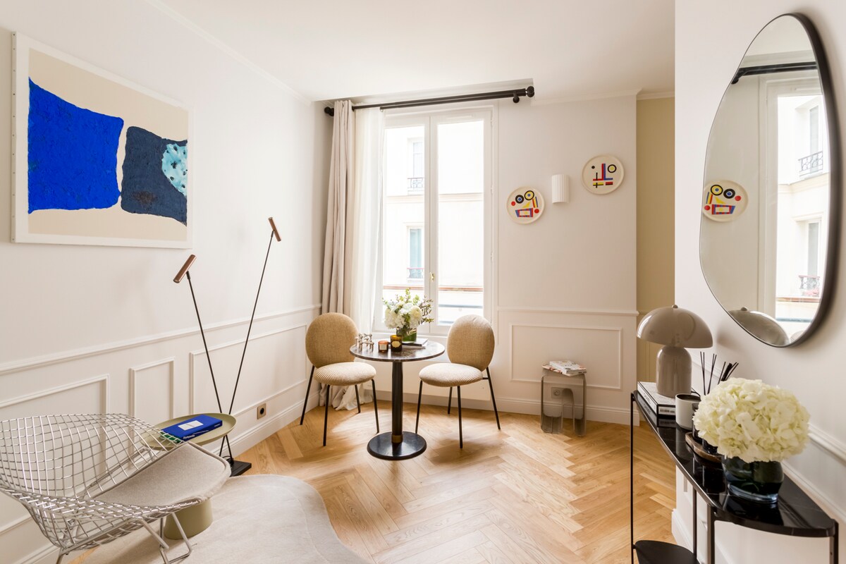 Annonce Airbnb populaire: Chic Airbnb hotel style – Louvre, Opéra, Vendôme à Paris 1er Arrondissement