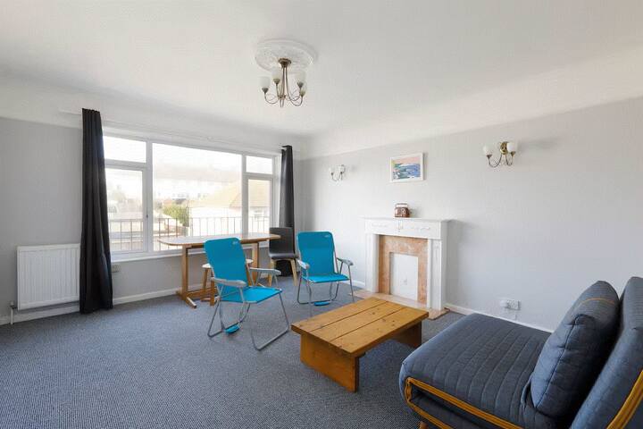 A spacious 2-bed flat in Brighton by the sea! - Condominiums for Rent ...