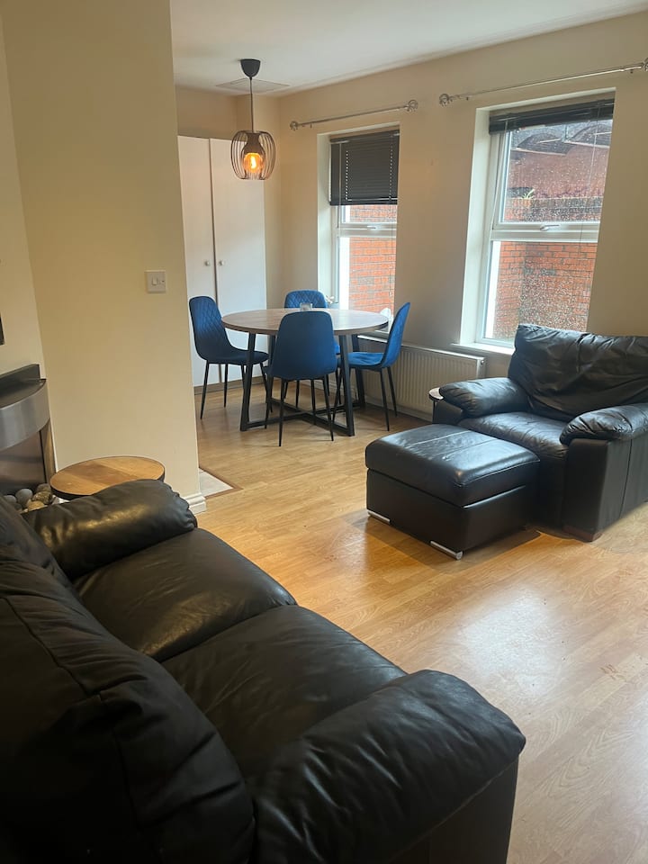 Modern Bt9 Apartment At Ashley Courtyard. 2 Beds - Belfast