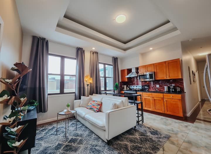 Apex | 2 King Beds | 2 Ensuite | 12-ft Ceilings - Philadelphia, PA