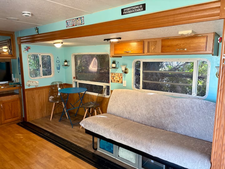 Cozy, Quirky Camper In Sebastian - Sebastian, FL