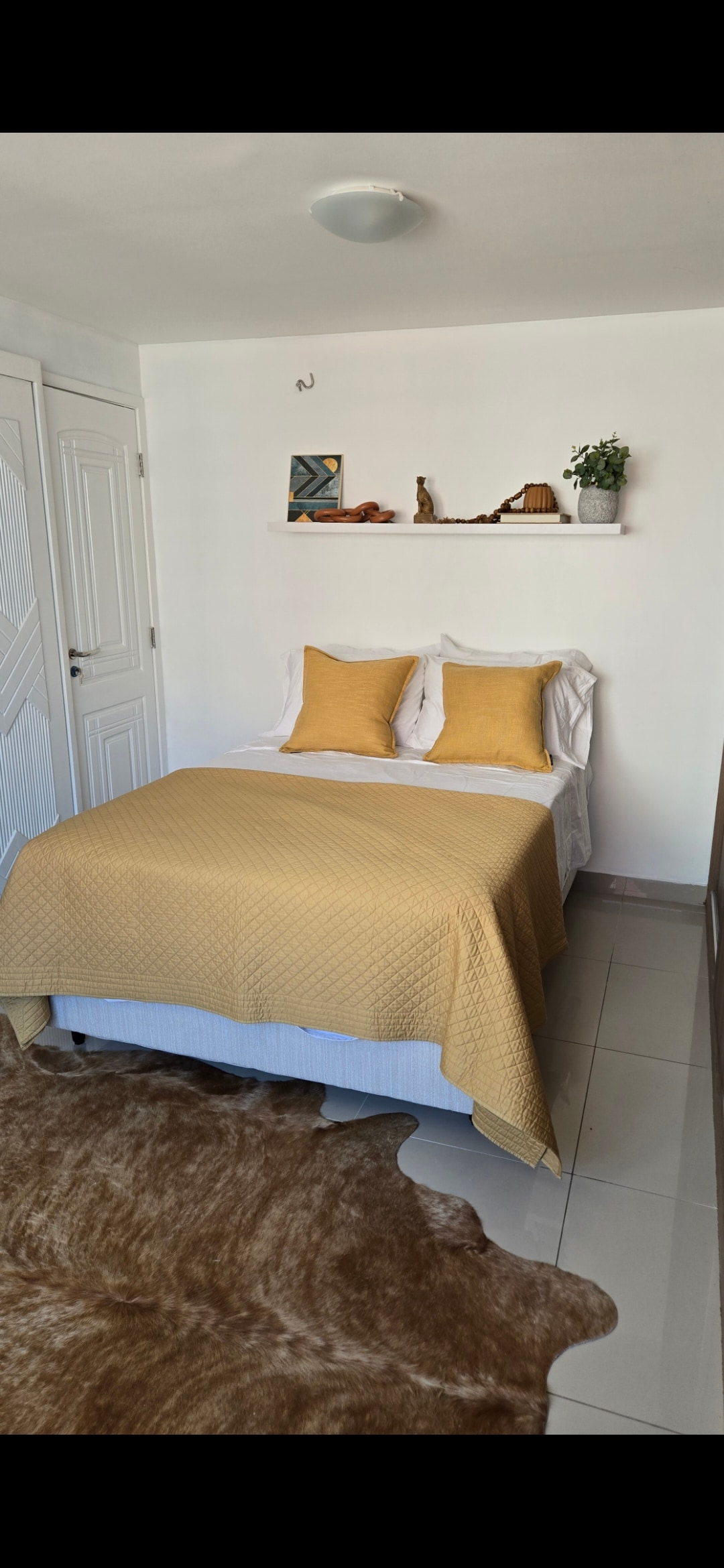 سرير كامل الحجم في غرفة النوم رقم 2