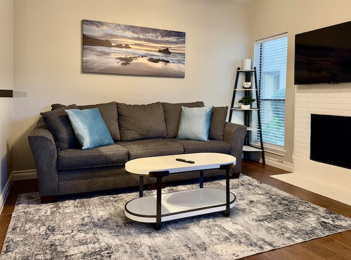 Peaceful & Spacious Entire Condo - Houston, TX