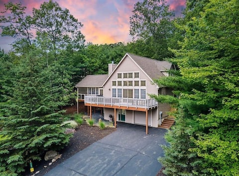 Luxury Poconos Chalet | 3 Mins to Camelback
