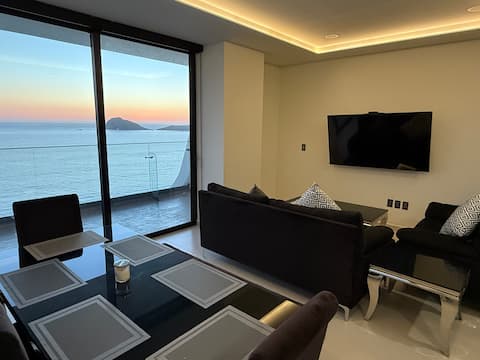 Propiedad de Airbnb exitosa: New apartment with ocean views on the esplanade. en Sinaloa
