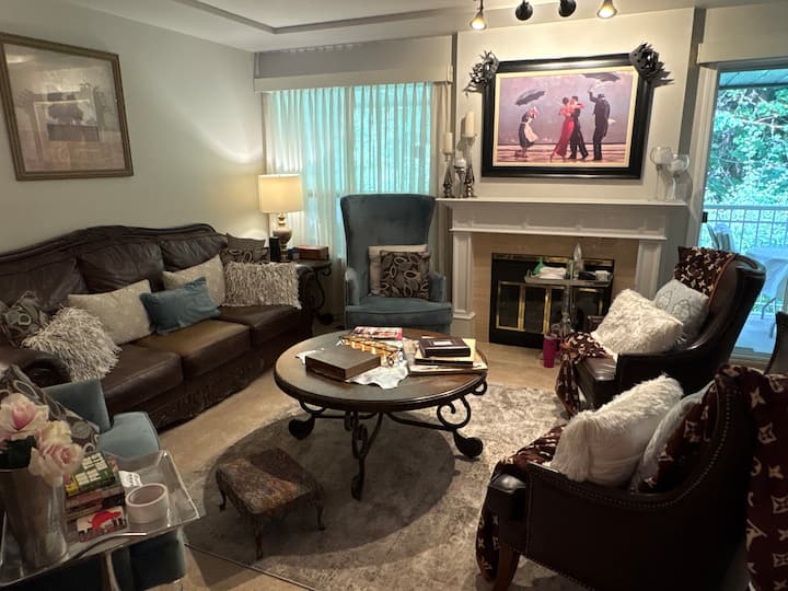 Classic Is Classy, In The Audrey Hepburn Room. - Abbotsford