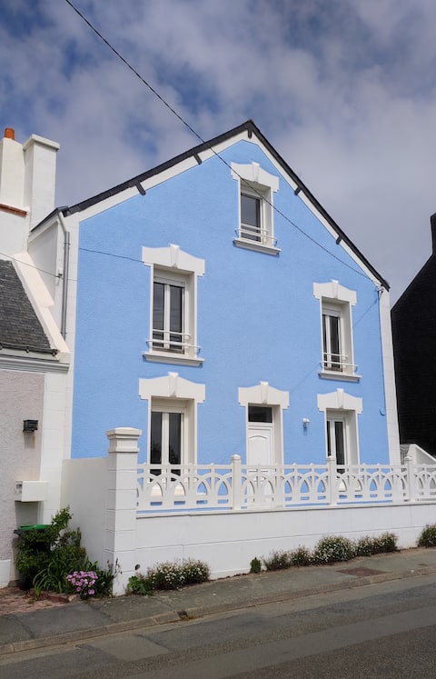 House with sea view, 50 m from the beach