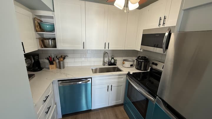 Canal-front Two-bedroom Condo Near Sunny Isles - North Miami Beach, FL