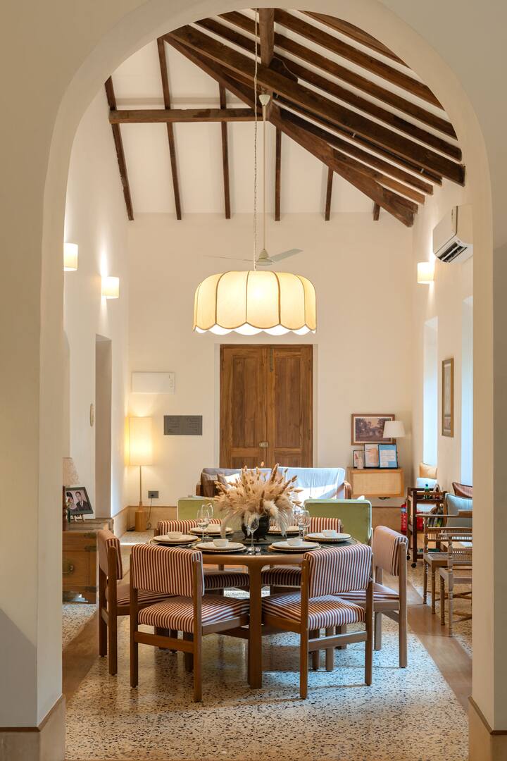 Dining area image 8