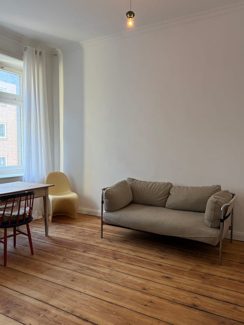 Top Airbnb: Charming old building within walking distance of the trade fair in the Karoviertel in St. Pauli