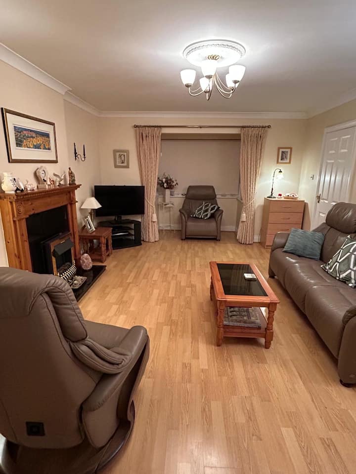 Entire 3 Bed House With On Site Parking - Kells