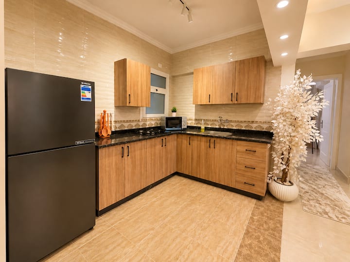 Neo Perfect 2 BDR In Rehab City: Full kitchen