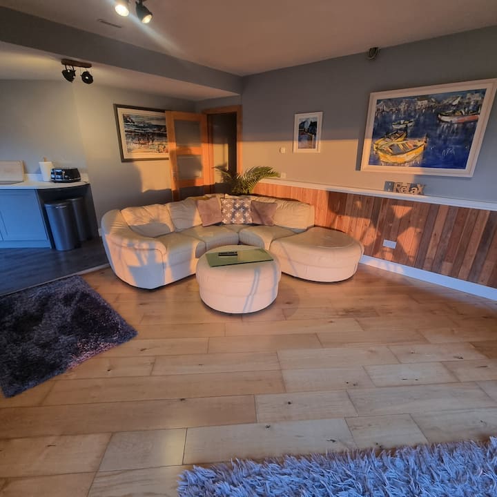 The Oval Suite @ Fabview - Dingle