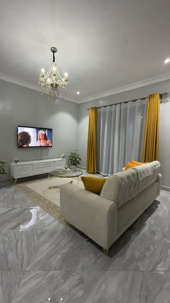 Chic Urban Retreat | Near Kololo And Major Malls - Uganda