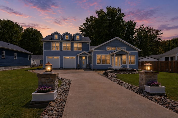 Eriesistable Escape | Lake Views + Hot Tub
