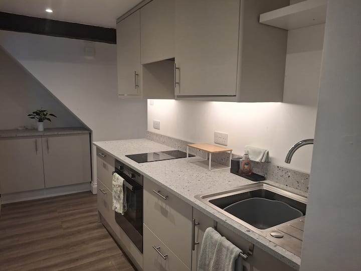 Beachside Apartment With Parking And Outside Area - Jersey