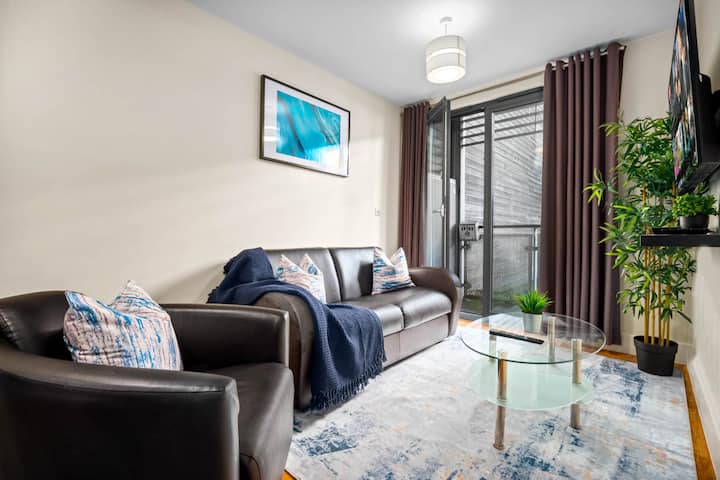 Arcadian Apartment * Balcony * Parking * King Bed - Birmingham