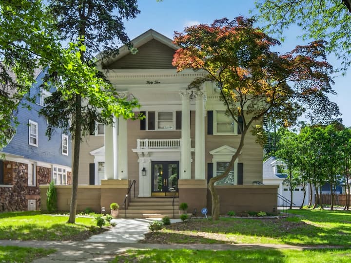 Historic East Ave! Ample Space For Large Groups - Rochester, NY