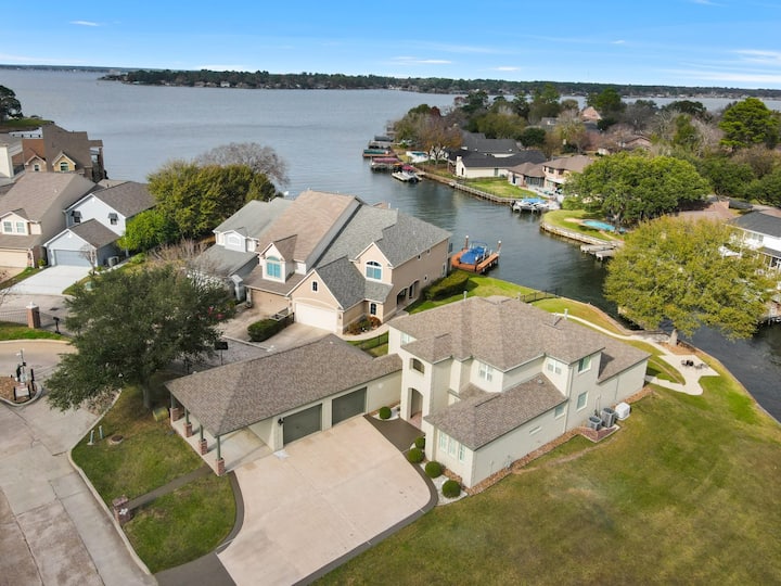 Lake Conroe Waterfront 5br House W/ Boat Slip - Conroe, TX