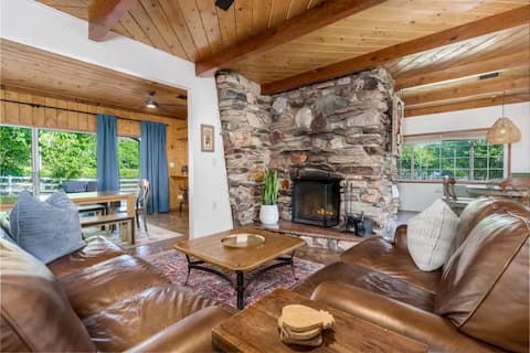 Top Airbnb: Vineyard Escape Near Sedona Shared Pool Hot Tub in Cornville