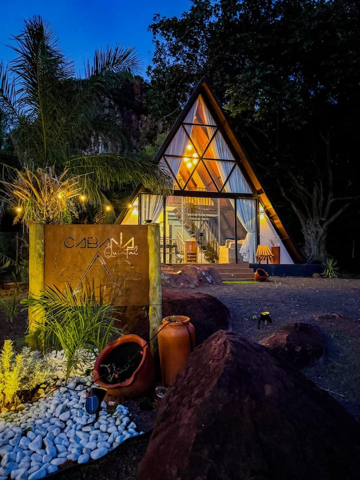 Backyard Cabin - Here the cabin is your destination!