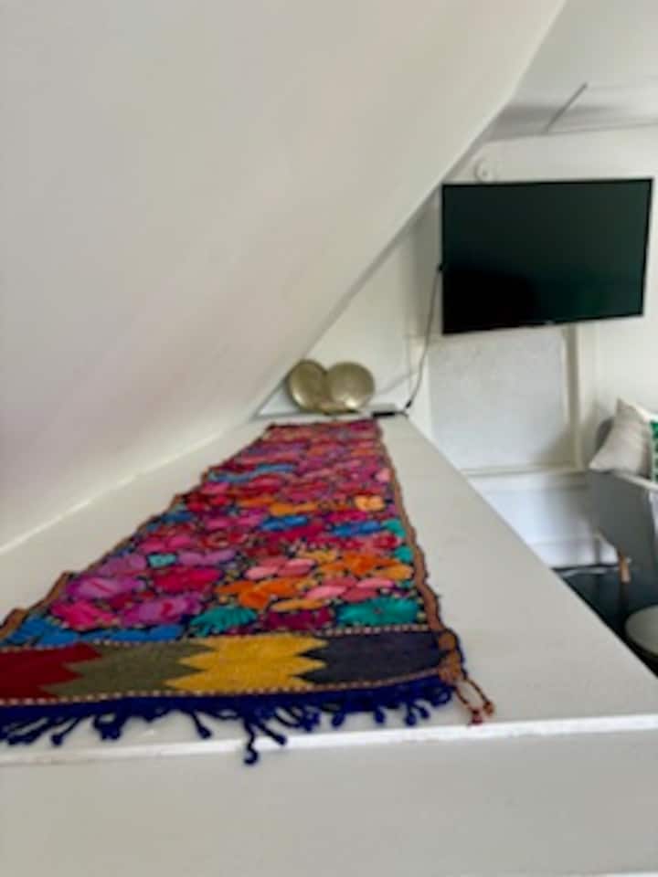 Huge Suite: Elevated Terrace, Soaker Tub, Coffee - Niagara-on-the-Lake