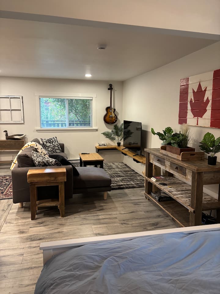Private Gibsons Cottage Near Secret Beach - Gibsons