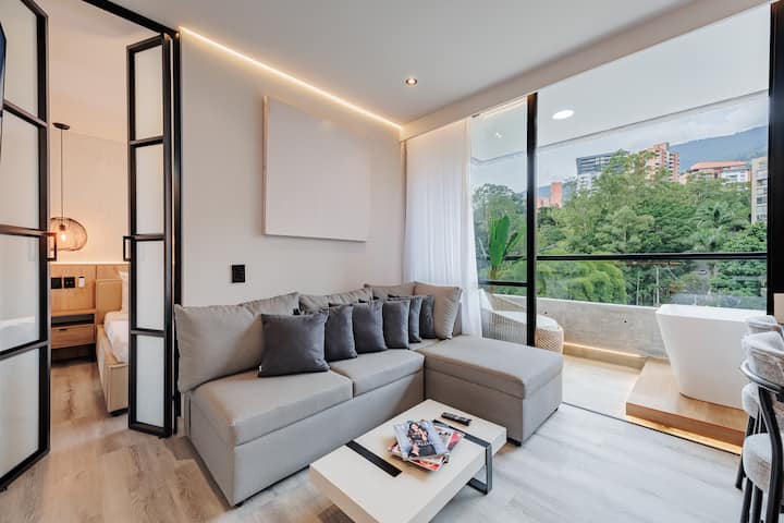 Romantic Luxury Apt · Balcony Tub · El Poblado·ac - Medellin, Antioquia, Colombia