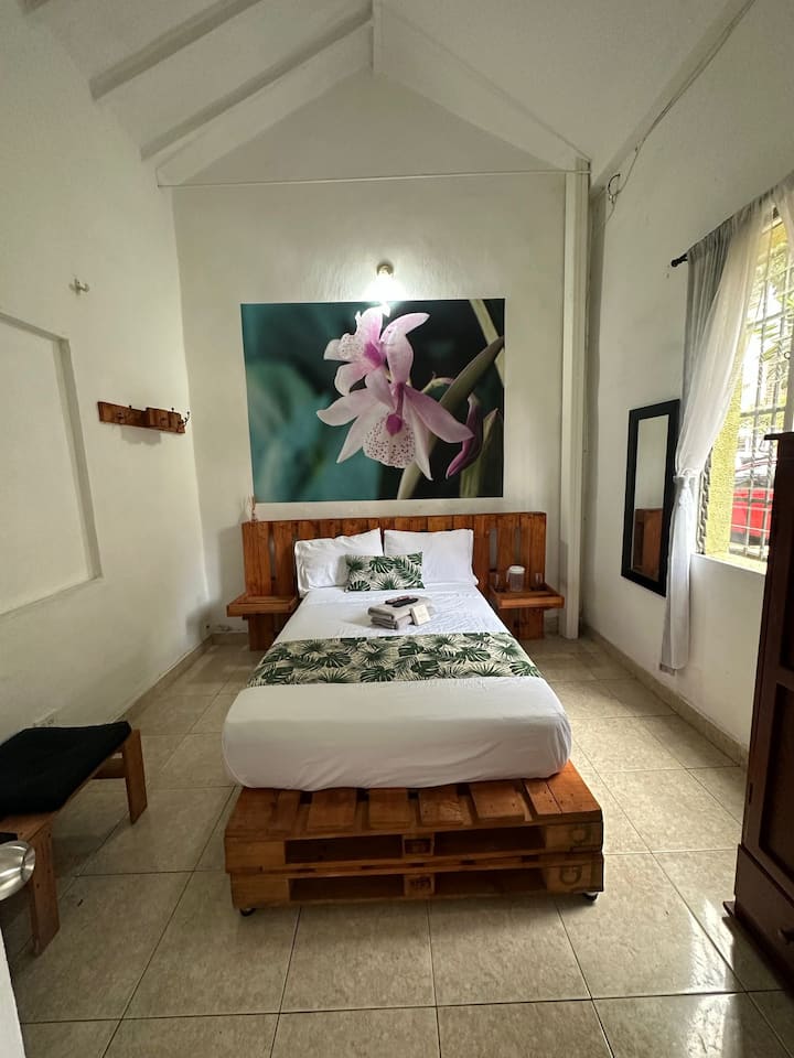 Casa Grande Para Grupos En Envigado,7 Habitaciones - Caldas, Colombia