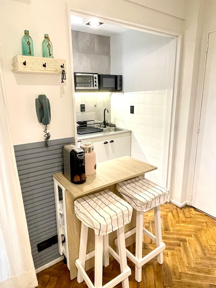 Kitnet reformada no entorno de Arenales, Recoleta